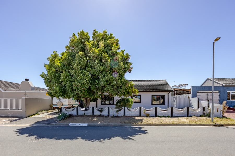 3 Bedroom Property for Sale in Bothasig Western Cape